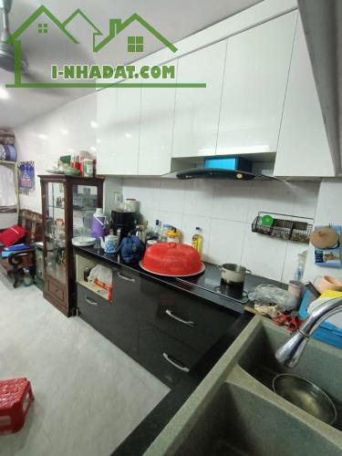 Bán nhà  ngõ 260 Ngõ chợ Khâm thiên 26/30 T2 x 4 tầng, mặt tiền 2.8 m, giá 5.8 tỷ - 2