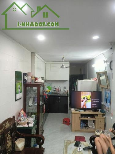 Bán nhà  ngõ 260 Ngõ chợ Khâm thiên 26/30 T2 x 4 tầng, mặt tiền 2.8 m, giá 5.8 tỷ - 3
