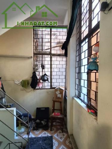 Bán nhà  ngõ 260 Ngõ chợ Khâm thiên 26/30 T2 x 4 tầng, mặt tiền 2.8 m, giá 5.8 tỷ - 4