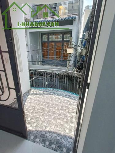 Nhà mới 3 tầng hẻm thẳng đường Dương Bá Trạc P.Rạch Ông Q8 3.1 tỷ - 3
