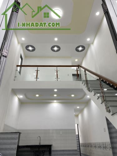 Bán nhà Mới Xây Giáp Quận 9 giá Chỉ 1Tỷ800