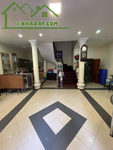 Biệt thự long lanh Quận Ba Đình, ngay Văn Cao, 80m2 x 4 tầng, vỉa hè, ô tô dừng đỗ, 41 tỷ! - 1