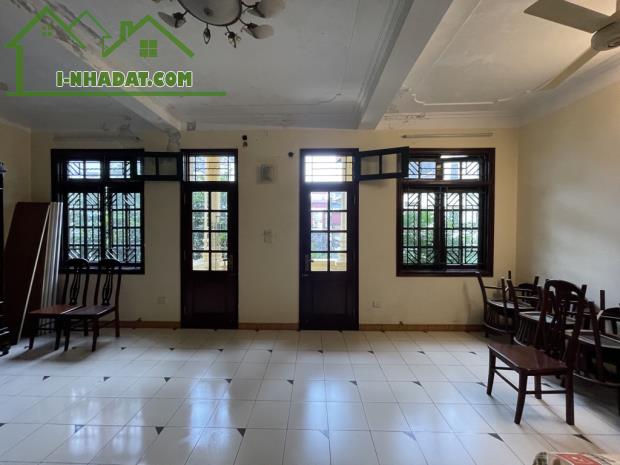 Biệt thự long lanh Quận Ba Đình, ngay Văn Cao, 80m2 x 4 tầng, vỉa hè, ô tô dừng đỗ, 41 tỷ! - 2