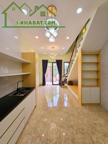 Bán nhà 66m2, 3 tầng, 4PN, 3WC, Q.9, 5,05 tỷ, sổ hồng