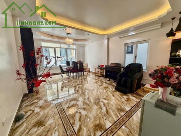 Nhà đẹp dân xây Đường Bưởi, 46m² x 4T, MT 4.7m, Lô Góc, 17.8 Tỷ, Full Nội Thất Cao Cấp