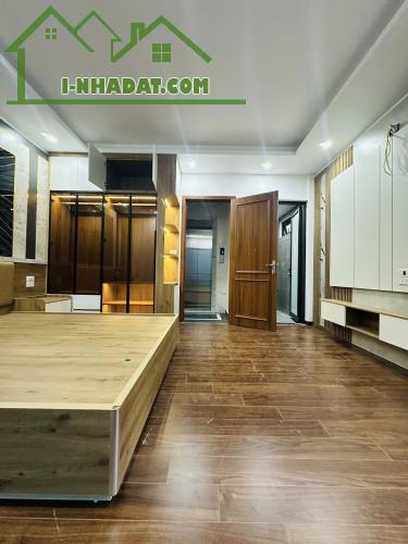 BÁN NHÀ ĐỘI CẤN, THANG MÁY NGÕ THÔNG GẦN PHỐ 36M 6 TẦNG MẶT TIEENF 4M 8 TỶ