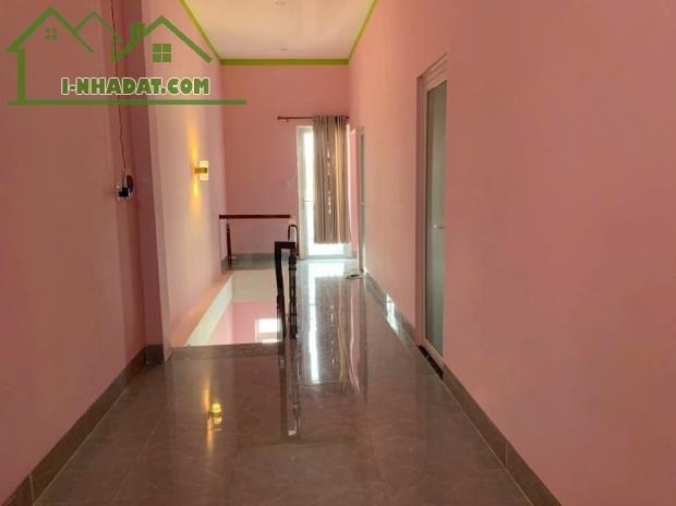 Nhà 1 lầu 1 trệt giá rẻ 2.4 tỷ/65 m2, đường ô tô - 4