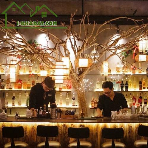 Cần sang nhượng Quán Rooftop Bar được đầu tư tâm huyết; đã hoạt động hơn 2 năm.