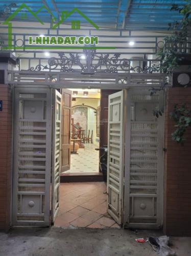 Cho thuê nhà Phố Nguyễn Khang, 55m2 x 4 tầng, 5PN, 18 Triệu ở nhóm 10 người, VP cty - 4