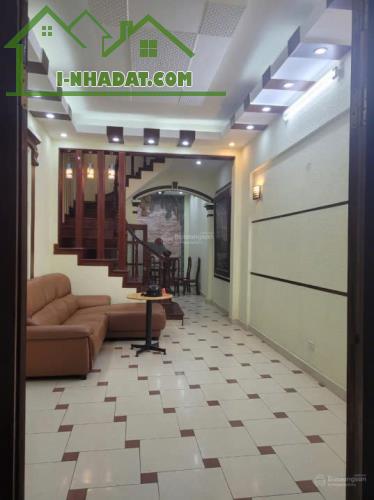 Cho thuê nhà Phố Nguyễn Khang, 55m2 x 4 tầng, 5PN, 18 Triệu ở nhóm 10 người, VP cty - 3