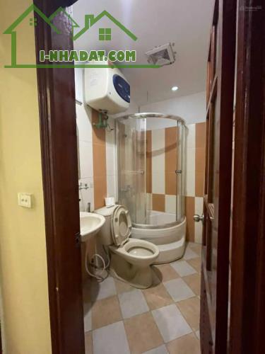 Cho thuê nhà Phố Nguyễn Khang, 55m2 x 4 tầng, 5PN, 18 Triệu ở nhóm 10 người, VP cty