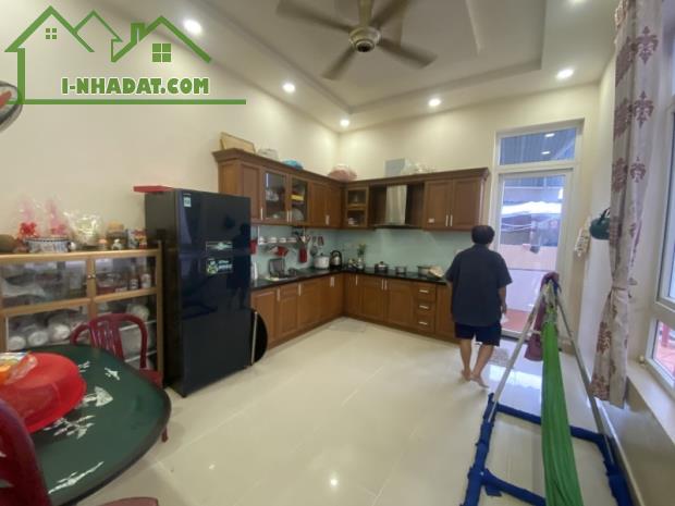 BIỆT THỰ 3 TẦNG - THẢO ĐIỀN - 195TRIỆU/M2 - 3