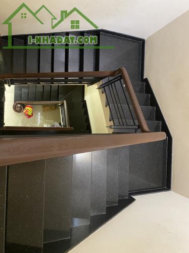 BIỆT THỰ 3 TẦNG - THẢO ĐIỀN - 195TRIỆU/M2 - 2