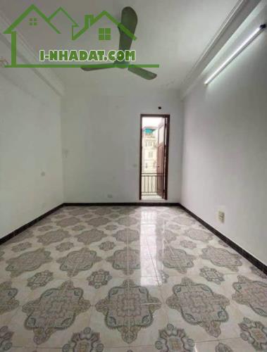 Cho thuê nhà nguyên căn ngõ 281 trương Định, 4 tầng x 34m2, 2 ngủ, 8.5 Triệu/ tháng - 2