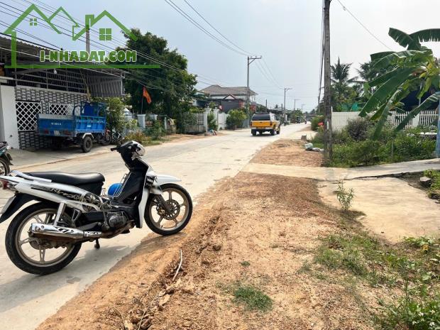 bán 271m2 full thổ nằm trục chính vào trung tâm thị xã Ninh Hòa 0985451850