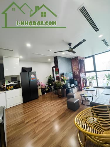 (Tin thật 100%) CH 85m2 x 2PN có slot ô tô tại Mipec Xuân Thủy - Nội thất cao cấp - Tầng