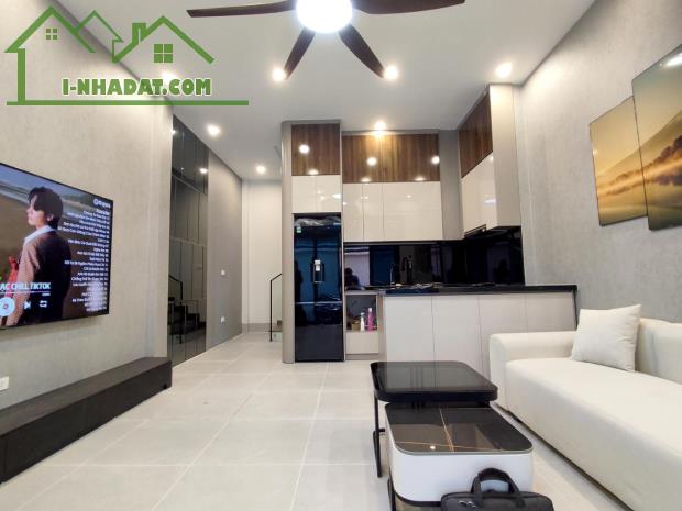 NHÀ MỚI ĐẸP -20M RA OTO-VĂN MIẾU -TRUNG TÂM QUẬN ĐỐNG ĐA