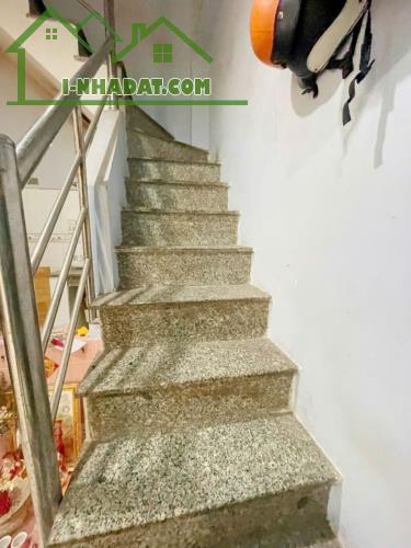 SIÊU VÍP ĐƯỜNG SỐ HẺM P4 Q4 

- NHÀ ĐẸP 3 TẤM BTCT HOÀN CÔNG 

- KHÔNG QUY - 3