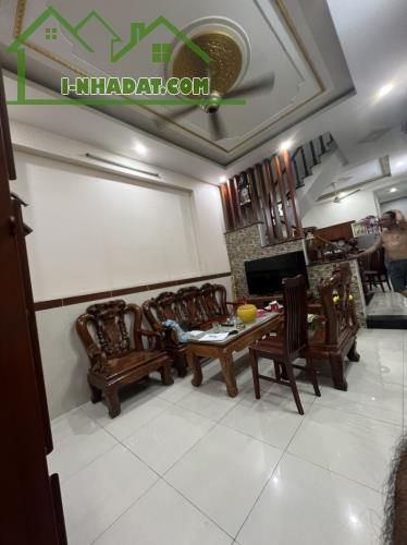 Bán nhà 85m2, 3PN, hẻm 8m thông, tặng nội thất, Lê Hồng Phong, Thuận An, Bình Dương. - 1