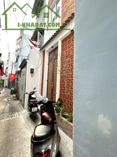 CHÍNH CHỦ BÁN NHÀ KHÁNH HỘI - NHÀ ĐẸP- ĐI VÀI BƯƠC RA GẶP XE HƠI- THÔNG RA TÔN THẤT - 2