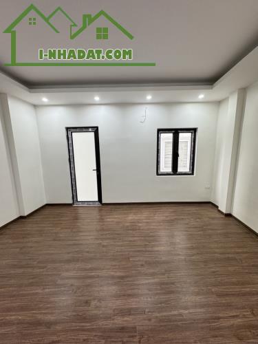BÁT KHỐI- LONG BIÊN -NHÀ MỚI ĐẸP Ở NGAY - NỘI THẤT XỊN SÒ - NGÕ THÔNG- GIÁ 4.9 tỷ - 1