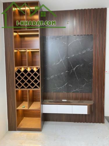 BÁT KHỐI- LONG BIÊN -NHÀ MỚI ĐẸP Ở NGAY - NỘI THẤT XỊN SÒ - NGÕ THÔNG- GIÁ 4.9 tỷ - 2