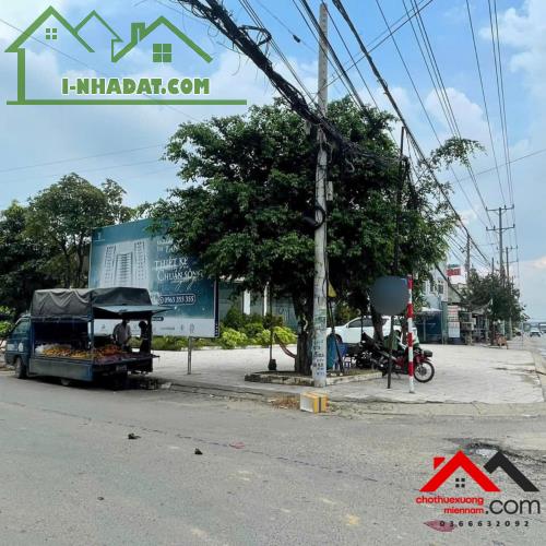 Cho thuê mặt bằng 2 mặt tiền DT747B Tân Uyên Bình Dương, 1200m², giá tốt. Liên hệ: - 2