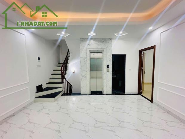 Nhà Đẹp, Mới, Lô góc,Thang Máy nhập, ô tô vào nhà Giáp Bát, Hoàng Mai 52m2 ,6 tầng, 12,tỷ
