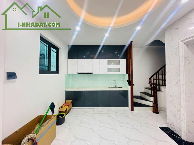 Nhà Đẹp, Mới, Lô góc,Thang Máy nhập, ô tô vào nhà Giáp Bát, Hoàng Mai 52m2 ,6 tầng, 12,tỷ - 1