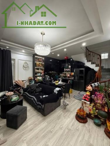 🏡 Bán nhà 5 tầng Bồ Đề, Long Biên, 30m2, Dân xây, Gần Hồ, Ở ngay, 6 tỷ 35