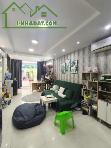 Nhà bán Hậu Giang phường 5 Quận 6 . 5 lầu Mới . DTSD 160m2 ngay Trung Tâm chợ Lớn