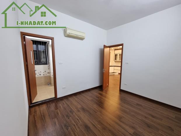 Cần bán căn chung cư khu đô thị Định Công,an ninh đảm bảo đầy đủ tiện tích,65m 2 ngủ