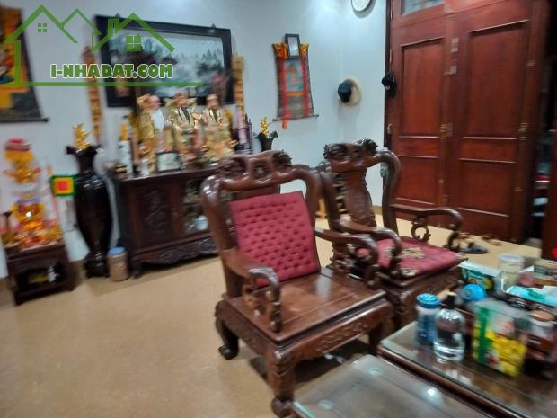Cho thuê nhà nguyên căn ngõ Gốc Đề, 3 tầng x 40m2, 3 ngủ, 7.5 Triệu