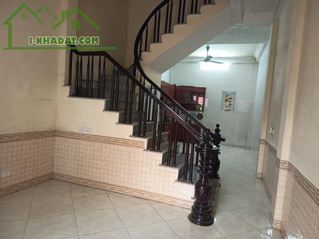 Bán nhà Đức Thượng 50 m2, đường trước nhà ô tô đỗ, kinh doanh được.