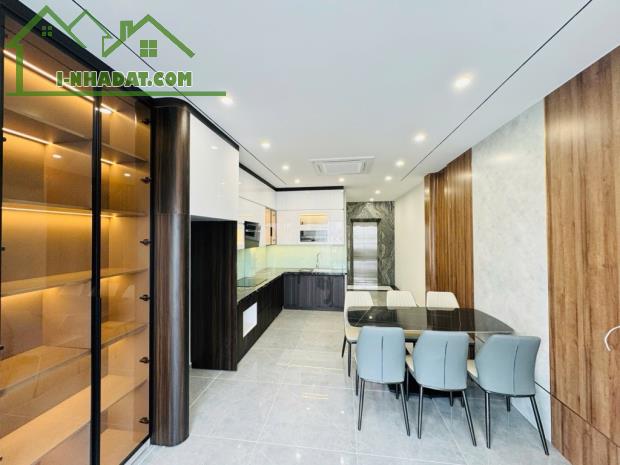 Nhà Ngọc Thuỵ 45m2, 7 tầng thang máy, lô góc, full nội thất ,gần chợ Ngọc Thuỵ, công viên