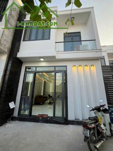 Nhà mới xây cổng sau CTY Pouchen 2.75 tỷ/63 m21 lầu 1 trệt