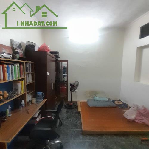 Cần bán nhà tại Hàng Bột, Lô góc, ngõ nông, trung tâm Đống Đa, ở ngay DT46m, 4T, hơn 8 tỷ.