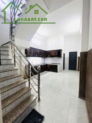 BÁN NHÀ BÌNH TÂN SÁT TÊN LỬA - HẺM NHỰA 6M - 3 TẦNG 4PN - 68M2 CHỈ NHỈNH 5 TỶ TL - 3