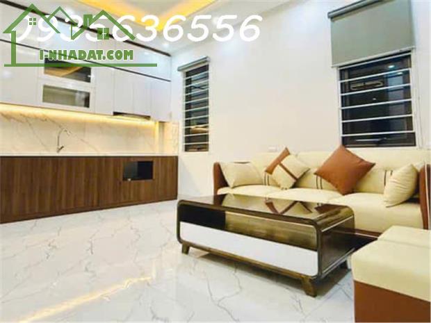 BÁN NHÀ KHƯƠNG ĐÌNH – 40M² – 6 TẦNG THANG MÁY – NHỈNH 13 TỶ
💥 LÔ GÓC 3 MẶT THOÁNG – Ô TÔ