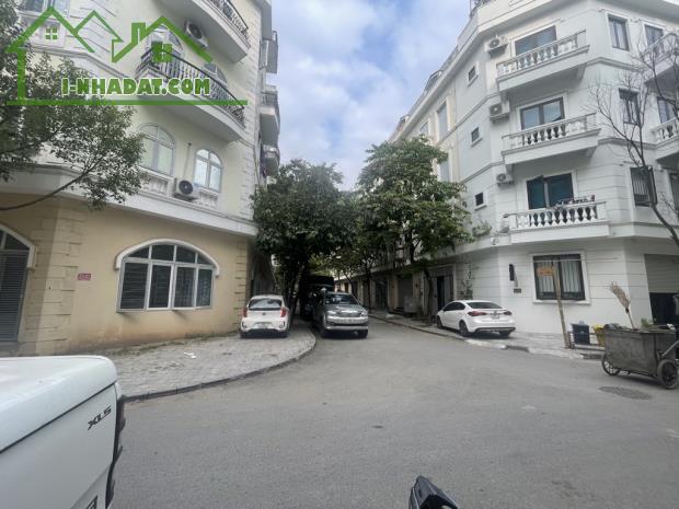 + chính chủ gửi bán liền kề khu đô thị đô nghĩa 100m2 xây 5 tầng, 2 mặt tiền trước sau đườ