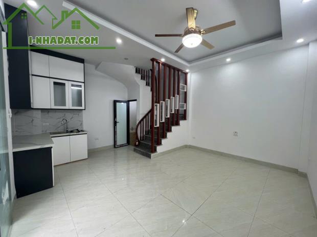 Cần Bán Nhà Lĩnh Nam 31m 5 Tầng 4 Phòng Xây Mới Giá 5.95Tỷ Sổ Chính Chủ - 3