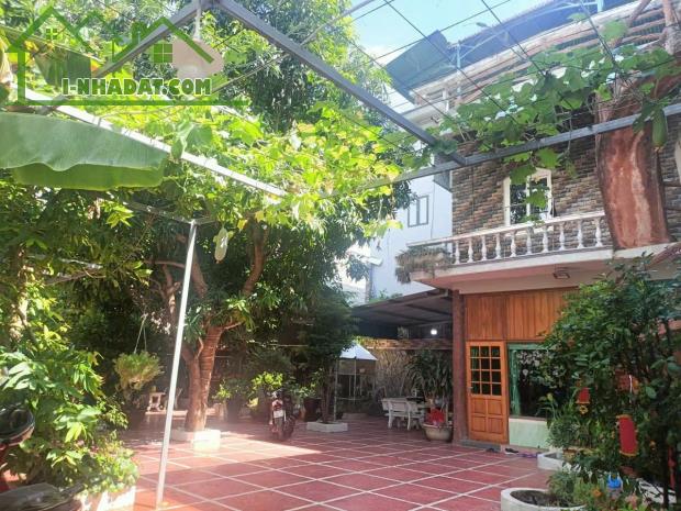 Bán căn nhà sân vườn ở mặt tiền ngay trung tâm Hải Châu, TP. Đà Nẵng