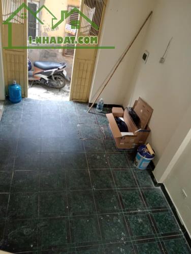 Siêu hiếm, cho thuê nhà ngõ 192 Lê Trọng Tấn 2.5 tầng x 25m2, 5 Triệu ở gđ, nhóm ít người - 3