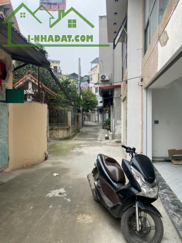 Nhà mới. Thiết kế hiện đại Oto đỗ vào nhà ở sướng quá tuyệt vời
