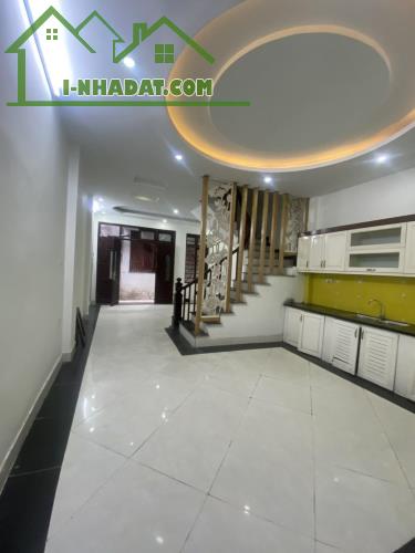 Bán Nhà Định Công Thượng - HM , DT 50m , Giá Hơn 7Tỷ , oto đỗ cổng