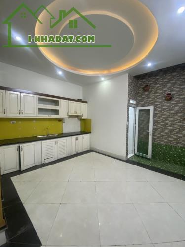 Bán Nhà Định Công Thượng - HM , DT 50m , Giá Hơn 7Tỷ , oto đỗ cổng - 1