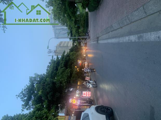 biệt thự mini Ngọc Thuỵ, 120m x 3 tầng, mặt tiền 6m, sân vườn tiểu cảnh, ôtô vào nhà