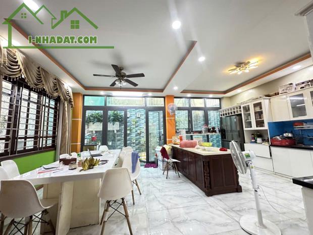 BIỆT THỰ KHU VIP NAM LONG, QUẬN 7. 170m2 - 5 TẦNG - NGANG 8M - CHỈ 22.3 TỶ