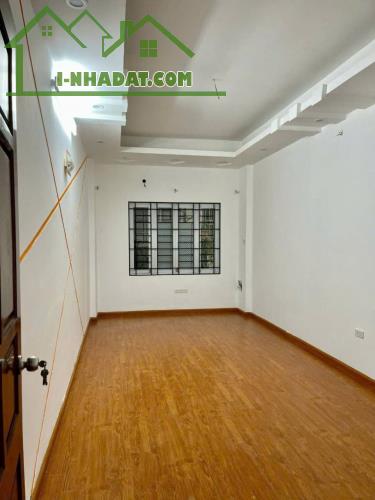 Nhà phố Hoàng Hoa Thám Thụy Khuê giáp danh 3 quận - 1