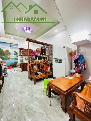 BÁN NHÀ NGAY CHỢ HẠNH THÔNG TÂY - HXH -NHÀ  MỚI ĐẸP Ở NGAY - 70M2 (4x17.5) - 4 TẦNG - 4 - 2